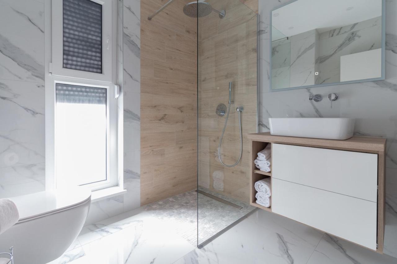 Luxury Beachfront Crystal Aenona - By Ta Leut Agency Apartment Nin