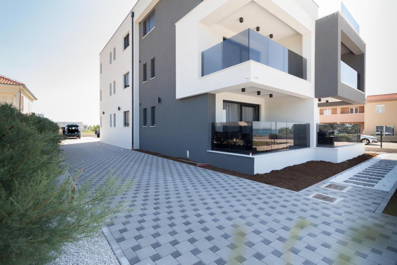 Apartment Luxury Beachfront Crystal Aenona - By Ta Leut Agency *