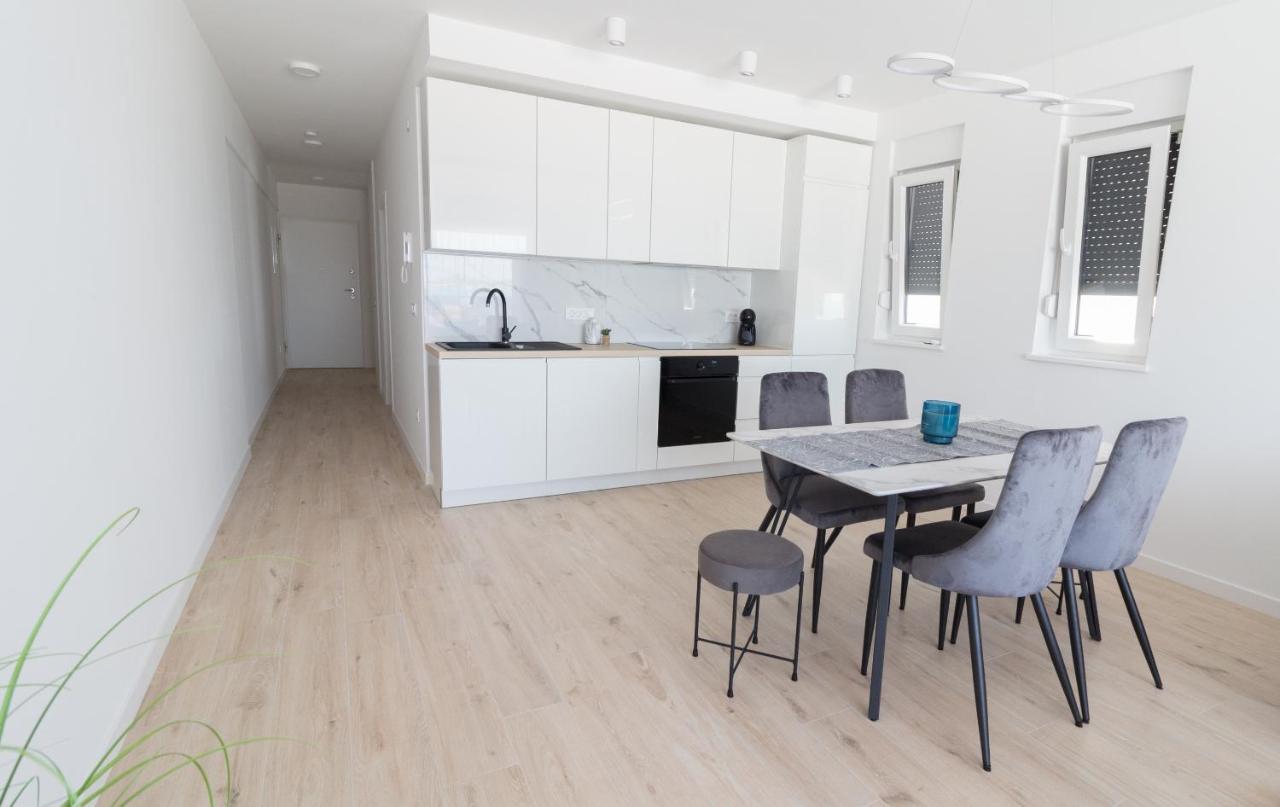 Apartment Luxury Beachfront Crystal Aenona - By Ta Leut Agency *