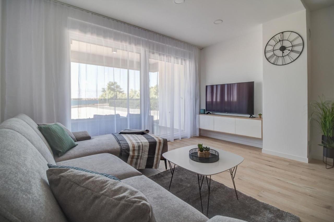 Luxury Beachfront Crystal Aenona - By Ta Leut Agency Apartment