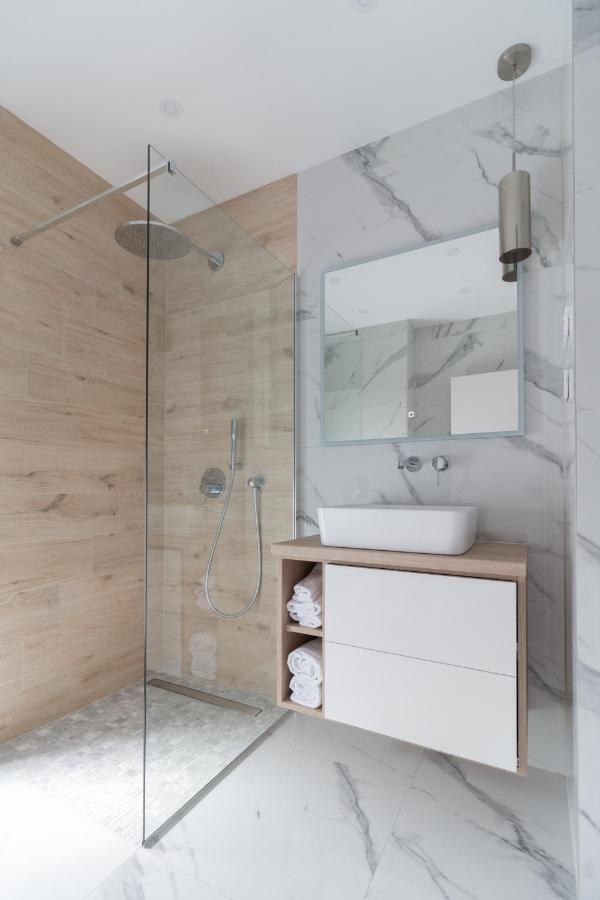 Apartment Luxury Beachfront Crystal Aenona - By Ta Leut Agency Nin