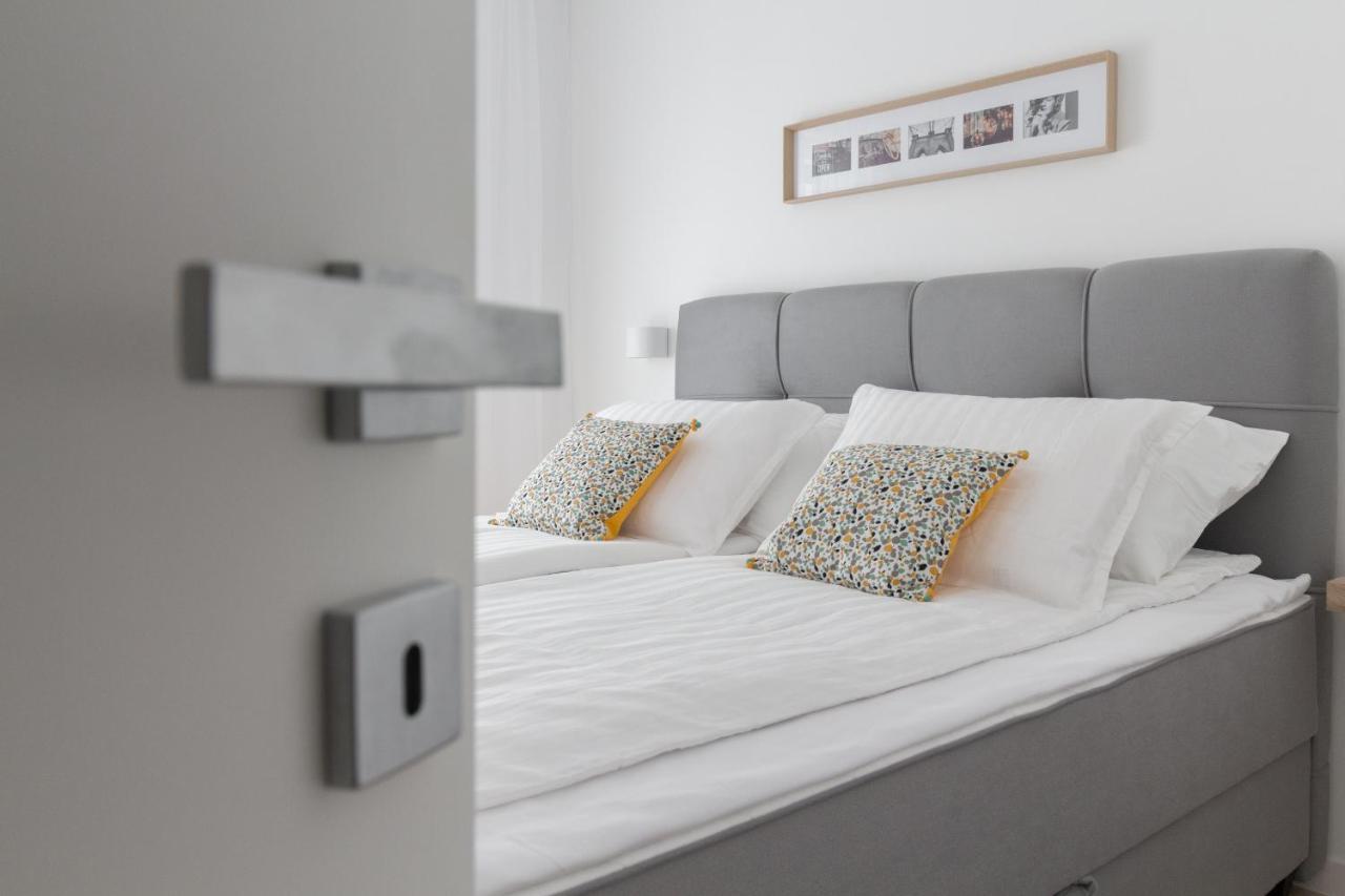 Luxury Beachfront Crystal Aenona - By Ta Leut Agency Apartment Nin