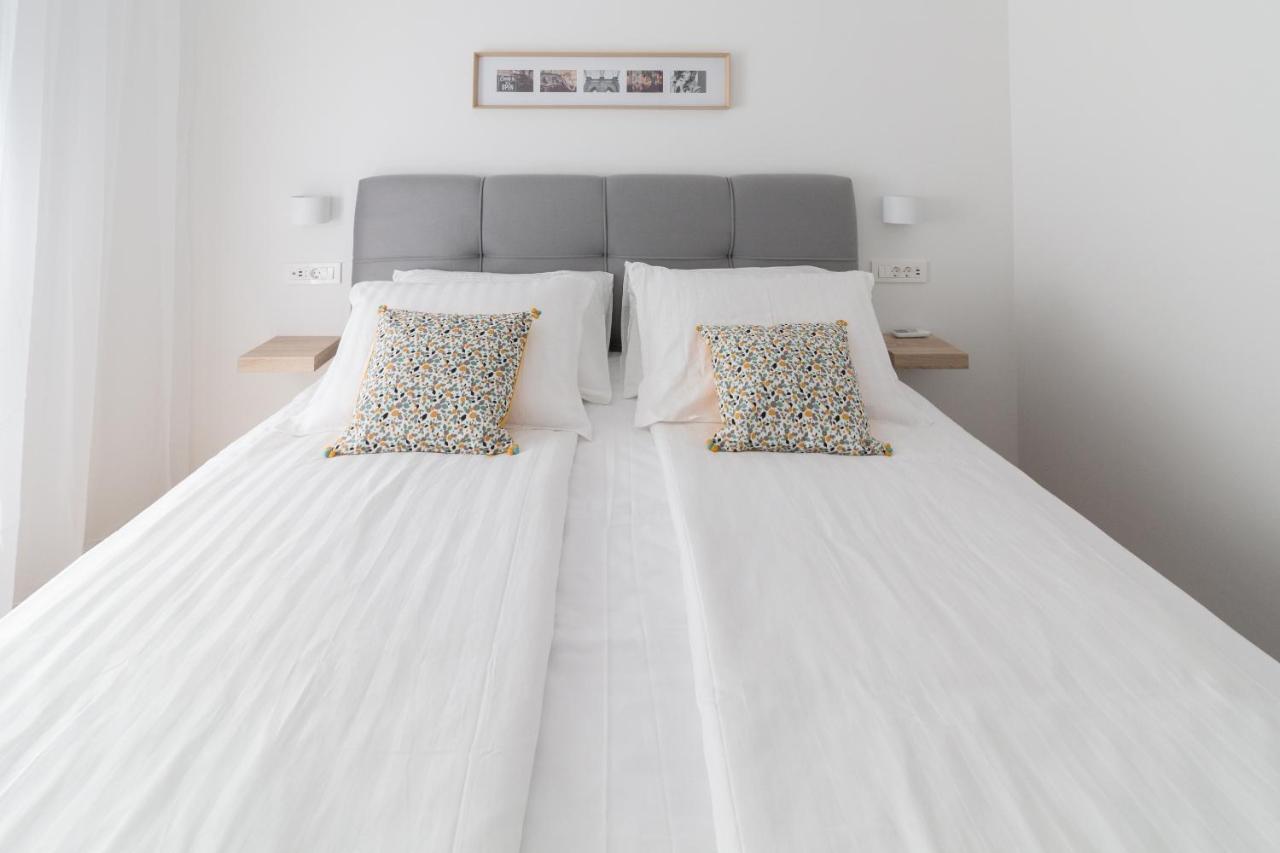 Luxury Beachfront Crystal Aenona - By Ta Leut Agency Apartment Nin