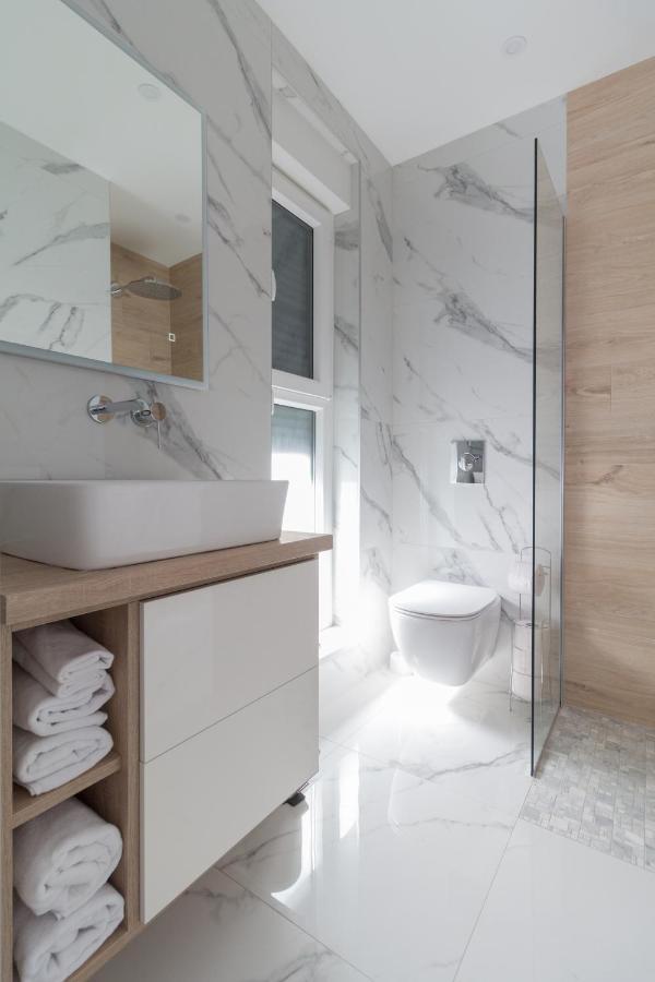 Luxury Beachfront Crystal Aenona - By Ta Leut Agency Apartment Nin