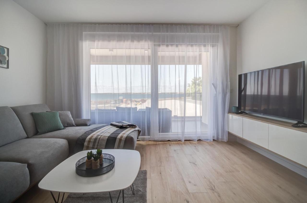 Apartment Luxury Beachfront Crystal Aenona - By Ta Leut Agency