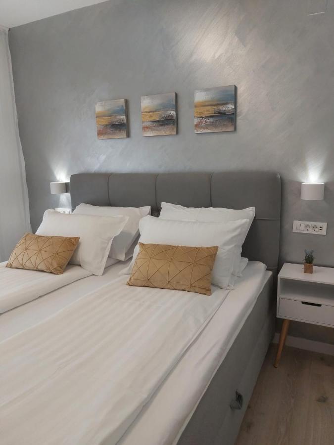 Apartment Luxury Beachfront Crystal Aenona - By Ta Leut Agency